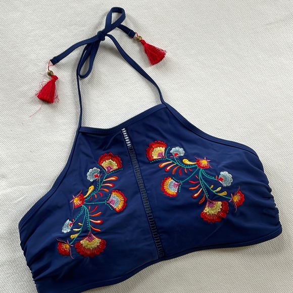 🦋3/40✨Host Pick✨Halter Bikini Top - Padded, Lace up back - Picture 2 of 13